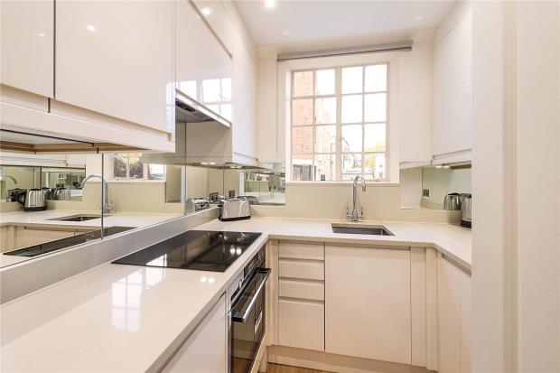 Best_Gapp's tweet photo. TO LET Ebury Street #Belgravia #London #SW1W £675 per week #3bedrooms 1 living room 2 bathrooms for more info https://t.co/MRyaUrJOvS https://t.co/2ttLiFr93D