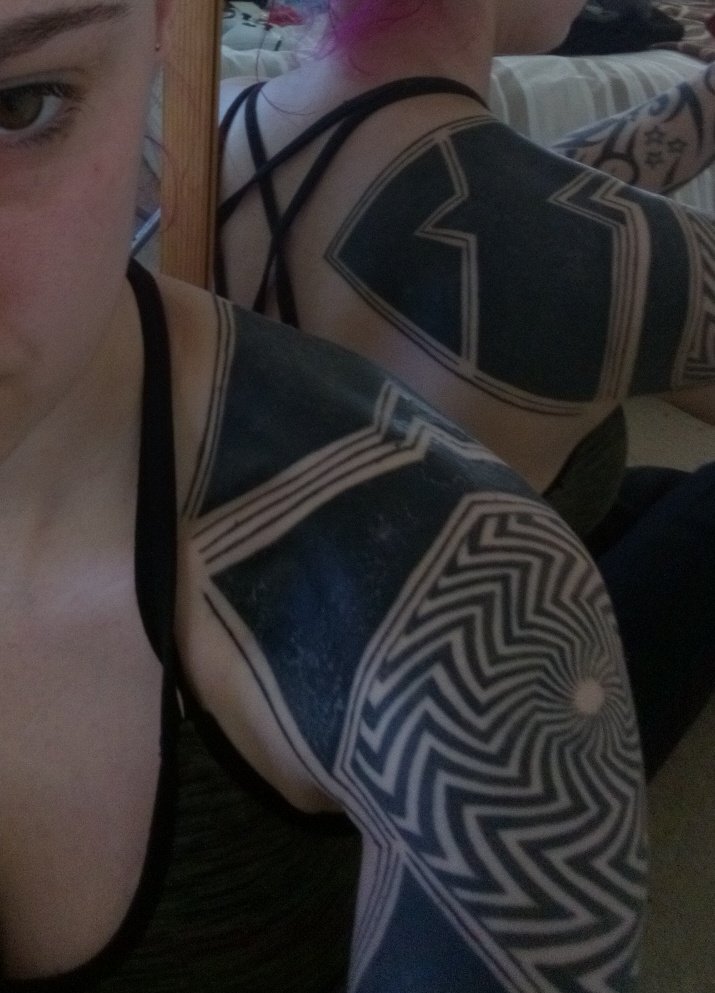 CaptInappropri8's tweet photo. #blackWork #ShoulderPiece #InkUpdate
They've nicknamed it my 'armour' https://t.co/5EXH6CM1Lk