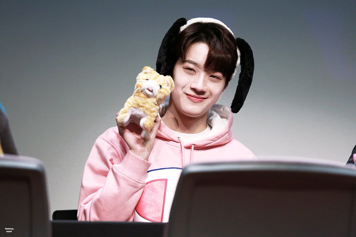 orangepink_pw's tweet image. 판윙 너희 둘 다 좀 강아지 닮았어? #판윙사랑해 #판윙2033