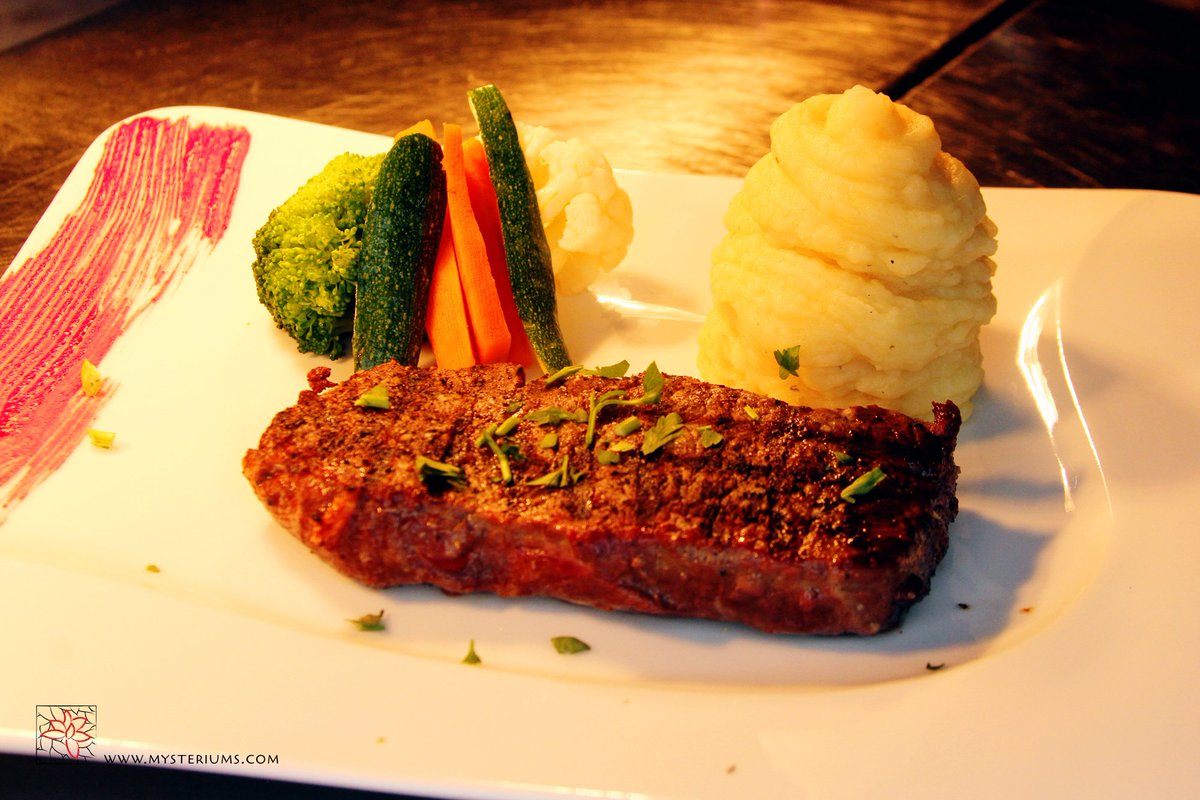 Mysteriumrest's tweet photo. Warm it up! 
it is waiting for you...  SIRLOIN STEAK
A prime Sirloin Strip Steak served with home made Béarnaise sauce.

Reserve 26221717.

#mysteriouslytasty #greatfood #enjoywithart #steak #meat #grill #enjoyfood #mysterium #mysteriums #art #restaurant #paphos #cyprus https://t.co/vyJOCtfgKr