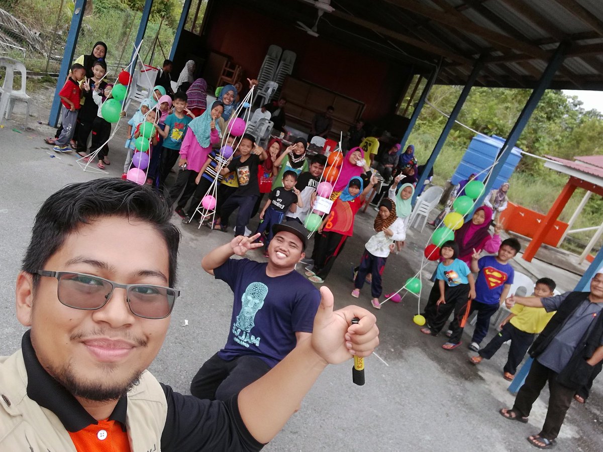 Acaaaaaang's tweet photo. Penduduk kampung yang sangat peramah.
Anak2 yang sangat sopan santun.
Idea innovasi yang luar kotak.

This is the best place we go.

#gapyearmalaysia
#gapyearusim
#sarawak
#soaringupwards https://t.co/R61PHfIV3p