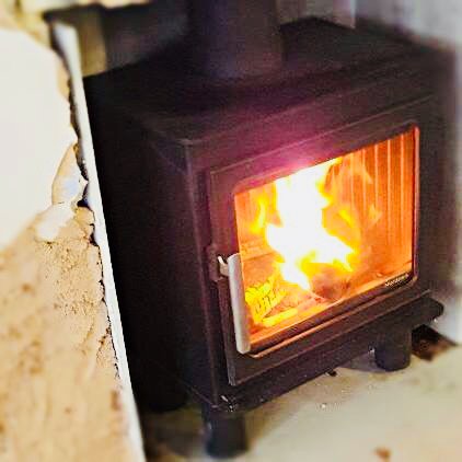 CuredBar's tweet photo. 🌞What a beautiful sunny day today! Perfect for a walk with your 🐕#BestFriend 🍁& then come & warm yourself by the fire🔥 for a yummy #SundayRoast & a cheeky glass of #wine ( and the rest😜) 🍃#CuredBar🌱 #dogfriendly #Foodies #dogsoftwitter https://t.co/jmK8insCka