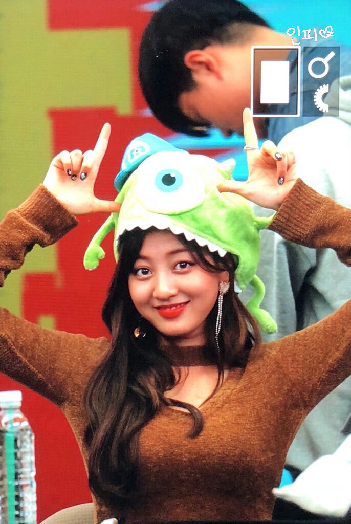 twice_infi's tweet photo. 171126
귀여워ㅠㅠ 
다른말이 안나와ㅠㅠㅠ
#트와이스 #TWICE #지효 #JIHYO https://t.co/Mt0h6F337u