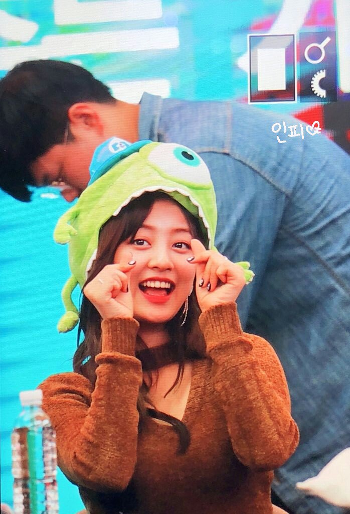 twice_infi's tweet photo. 171126
귀여워ㅠㅠ 
다른말이 안나와ㅠㅠㅠ
#트와이스 #TWICE #지효 #JIHYO https://t.co/Mt0h6F337u