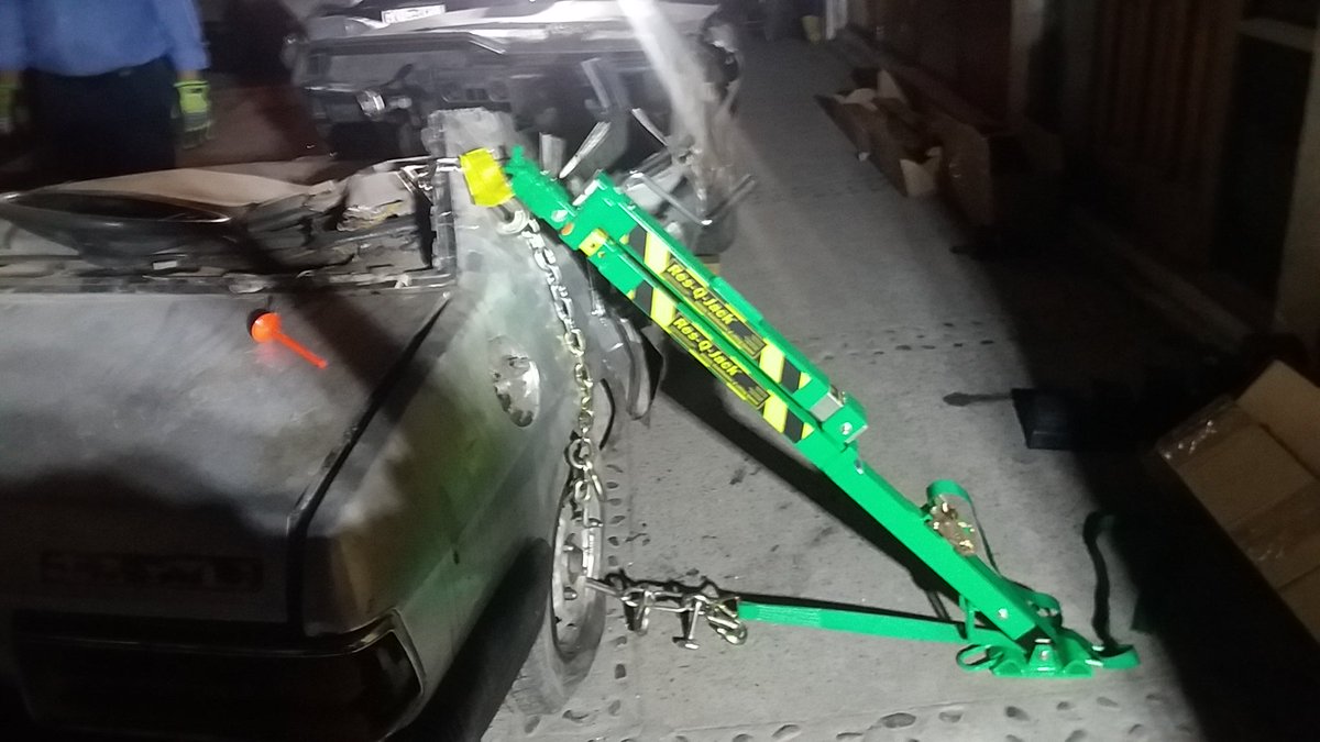 USARTech's tweet photo. Training Rescue 9 in #Santiago, #Chile on the use of @ResQJack lifting and stabilizing struts, with @extstartfire and Cris Pasto. 

#SAR #USAR #Rescue #Extrication https://t.co/bStekX8JKI