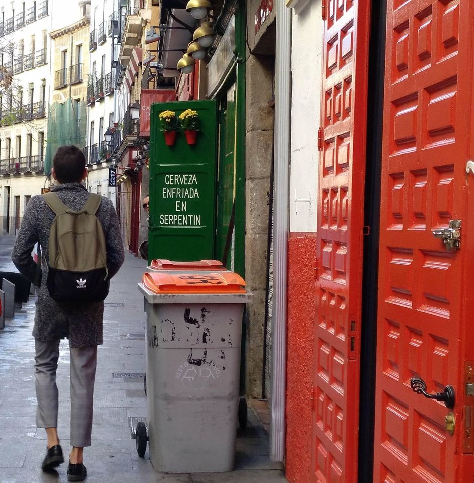 cavabajagallery's tweet photo. Despierta mi calle perezosa :) Desde Cava Baja Gallery os deseamos #felizdomingo
Hoy abierto hasta las 16,30 h. #arte #art en #Madrid #artgallery #fotografia Calle #cavabaja #laperejila #lataranta #cavabajagallery https://t.co/dYi60xAOCG