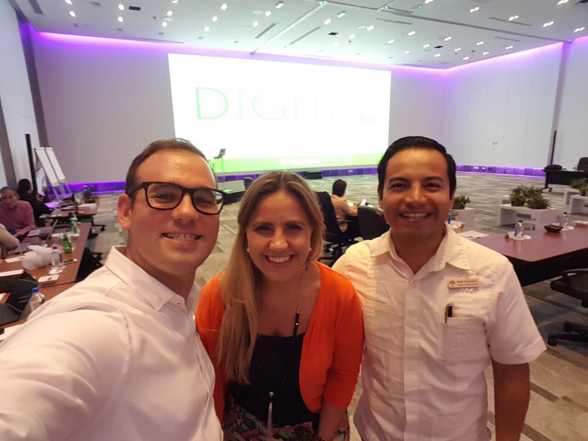 vidu1978's tweet photo. Amazing team! You are superbe! #fun #work #bestcombination @ParadisusPlaya https://t.co/SR5lw2V6B4