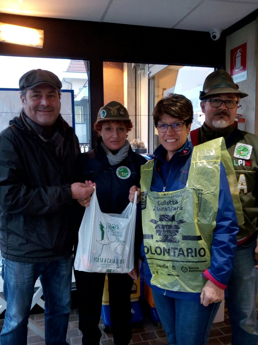 umanadimoramed's tweet photo. Umana Dimora &amp; Friends per la colletta alimentare.
#colletta17 #CollettaAlimentare #bancoalimentare #UmanaDimora #UmanaDimoraMediglia #Mediglia #Solidarietà #Donare #Olio #Pasta #Biscotti #Amici #Povertà #FamiglieBisognose #RicorsateLSMS https://t.co/NVIa2OtXjJ