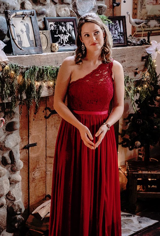 Merritt_ITA's tweet photo. #NEW: See @merrittpattrsn as Lacey Quinn in this first look from #TheChristmasCottage here: https://t.co/yix0pvExuZ https://t.co/RES4WKrAb2