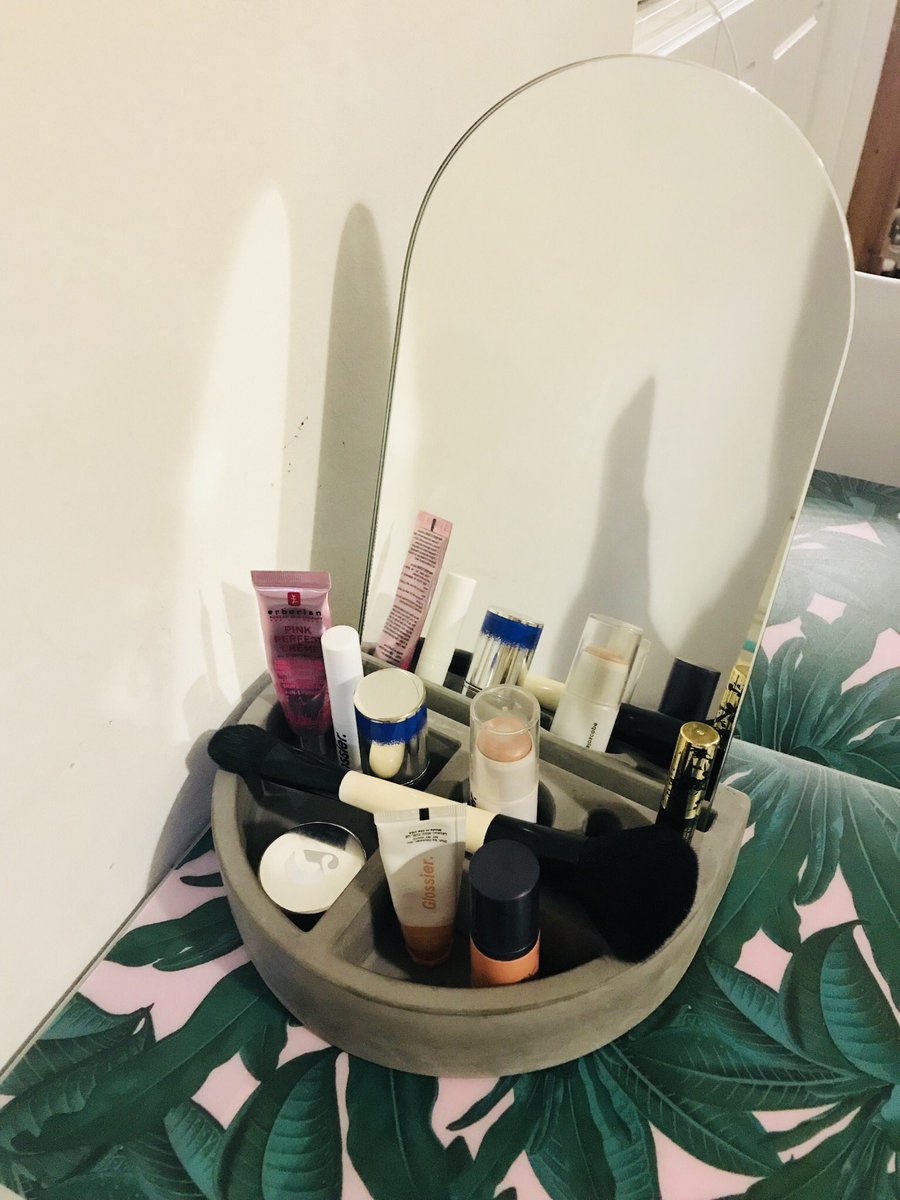 When you go to <a href="/DesignMuseum/">the Design Museum</a> for a PR event and end up in the gift shop... <a href="/CapsuleComms/">CAPSULE COMMS</a> #korridordesign 💄