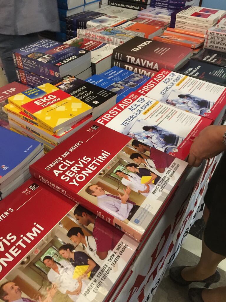 ybuacil's tweet photo. #IFEM ve #TATD tarafından düzenlenen #Acem2017 kongresinde yayınevlerinin stantlarında #YBU Tıp Fakultesi Acil Tıp Anabilim Dalı ve Atatürk EAH Acil Tıp Klinigi olarak çevirdiğimiz kitaplar yer aldı. #ybuacil https://t.co/e3ZgyCzRxR