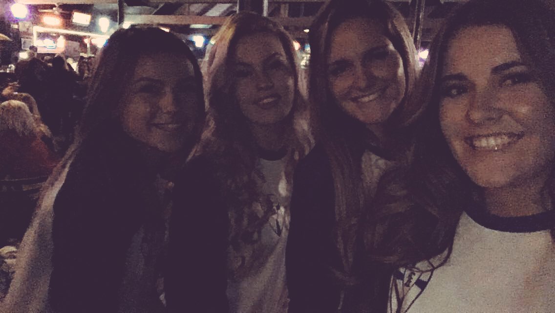 Sierra_lynn24's tweet photo. There are some new Kingsmen in town...but we prefer being called the Queensmen 😉👑 https://t.co/KSLpa7F4K2
