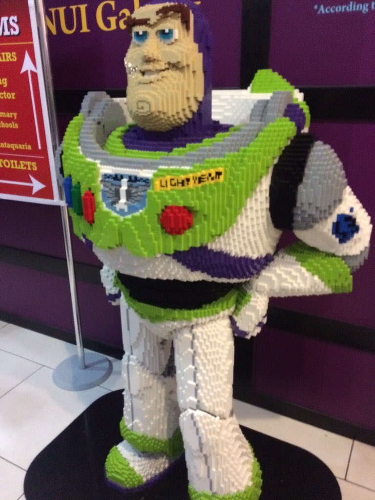 Edillonleetch's tweet photo. Thanks @GalwayScienceFe we had a super day and met lots of great people, what a fantastic children's event!! #Galwayscience #scienceweek2017 https://t.co/HpEllLVZ16