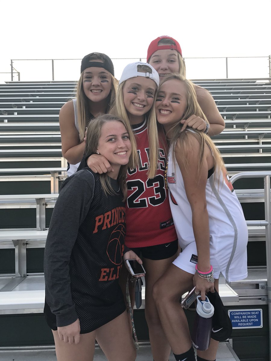 acooney16's tweet photo. Happy birthday @26_laurenl donβt get too wild today love yaππ #teamchoo https://t.co/tp8HA754Km
