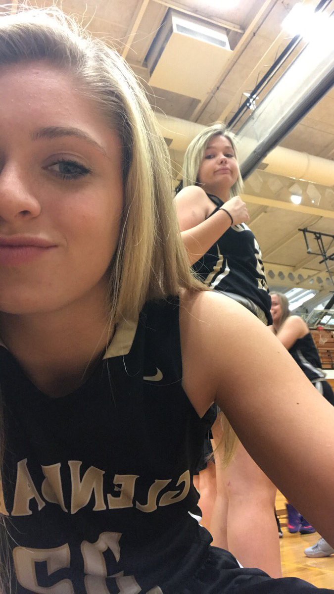 acooney16's tweet photo. Happy birthday @26_laurenl donβt get too wild today love yaππ #teamchoo https://t.co/tp8HA754Km