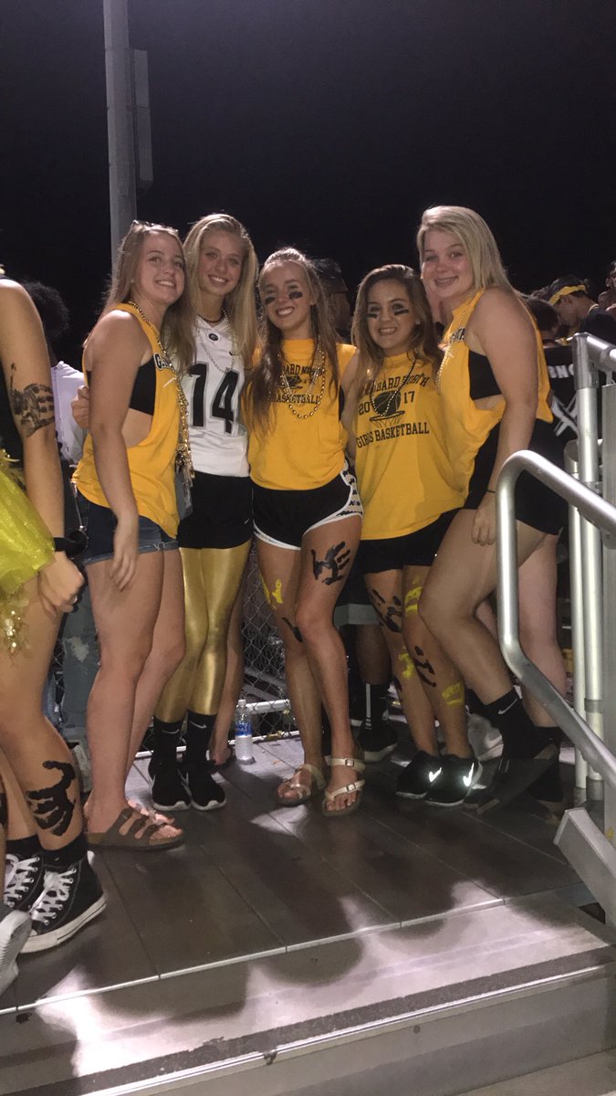 acooney16's tweet photo. Happy birthday @26_laurenl donβt get too wild today love yaππ #teamchoo https://t.co/tp8HA754Km