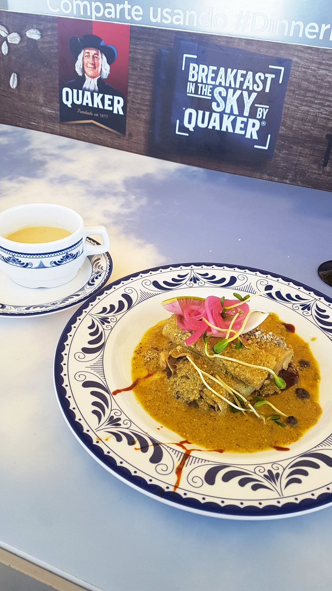 GabyMeza8's tweet photo. Superando mi vértigo con @quaker_mx en este #BreakfastintheSky, estoy a 45 metros en Teotihuacán ❤️🙈 https://t.co/TbY1sgWL1x