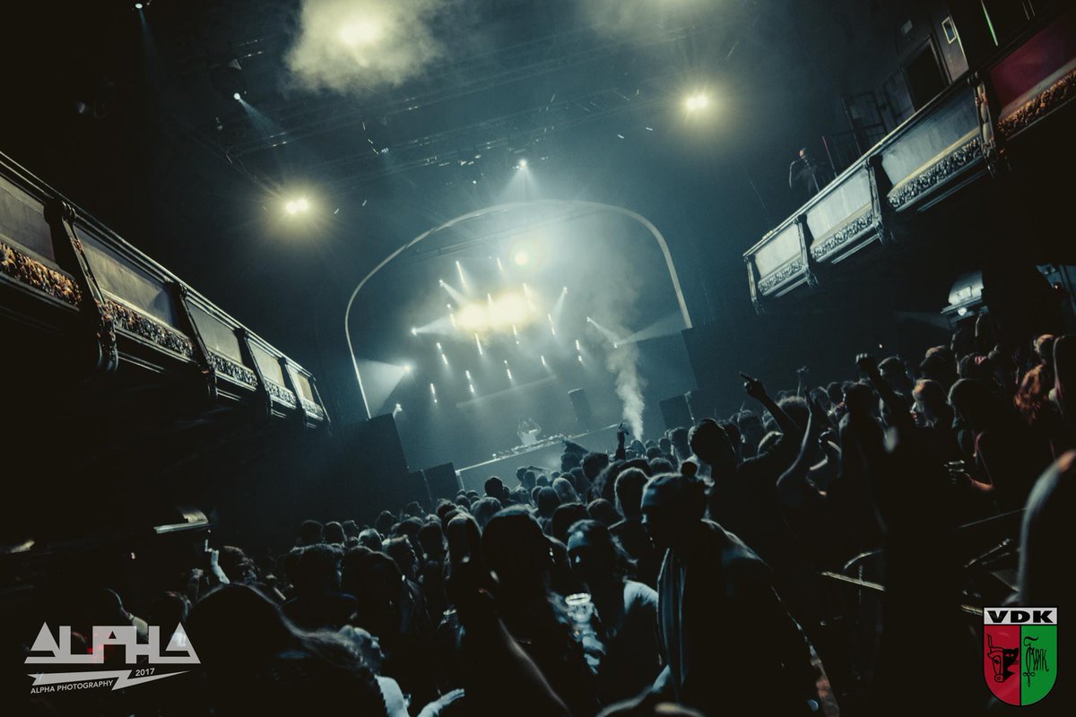 real_brms's tweet photo. Thanks to everybody for the amazing party at Eerste Nacht der Diergeneeskunde. I had a blast! 🎉  Special thanks to Alpha Photography for the great shot. https://t.co/nf4dAyhVef