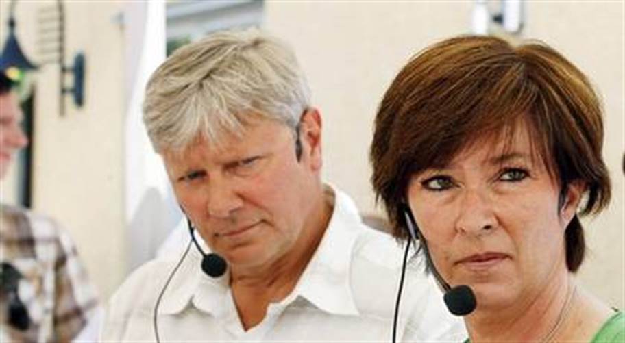 Danne_3333's tweet image. Mona tycker det är häftigt att betala skatt men är dömd för skattebrott. Lars är feminist men är polisanmäld för sexuellt ofredande. Båda går på bidrag, men anser att vi som jobbar betalar för lite i skatt. Du som röstar på deras partier måste nog ta dig en funderare!   #svpol