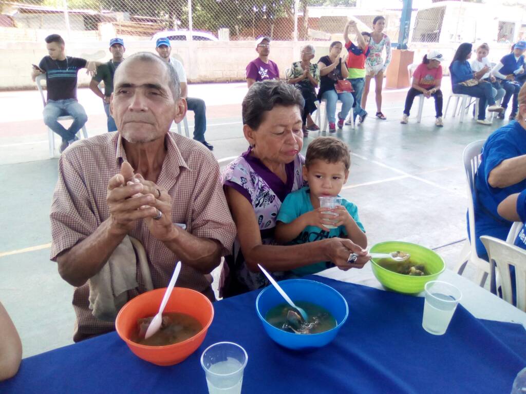 jcfernandezm's tweet photo. La #OllaSolidaria será uno de los programas más importantes del plan de gobierno de @manuelrosalesg es imposible seguir ignorando las calamidades que vive la gente #EnDefensaDeMaracaibo #26Nov https://t.co/b41OdYLAk6