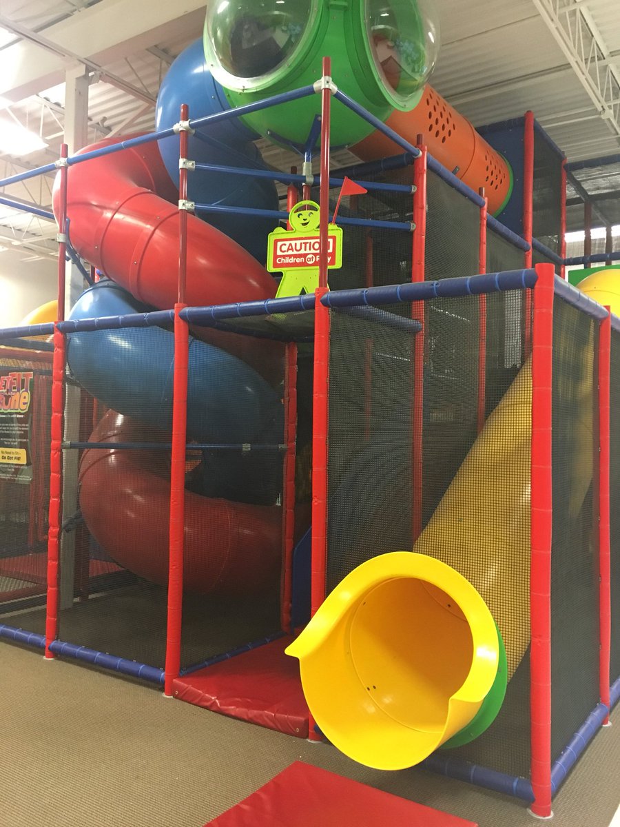 AndrewLocker's tweet photo. Awesome afternoon @JFFPartyCentre for some play fun on slides, climbers, basketball nets, table football, and air hockey https://t.co/UXMjeMqSFP