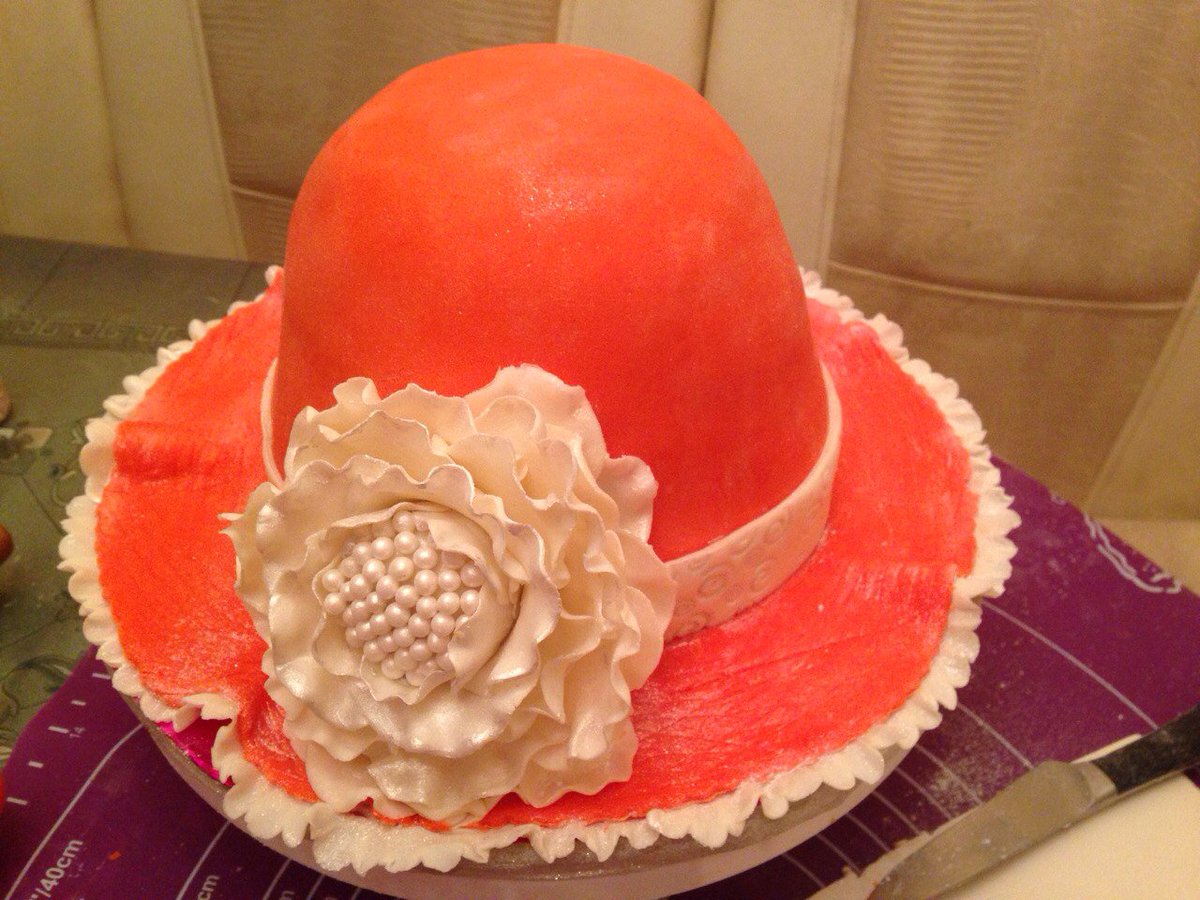 CakesInMurmansk's tweet photo. Съедобная шляпа))) #необычныеторты #тортыназаказ #тортымурманск https://t.co/yGnGtmcNPC
