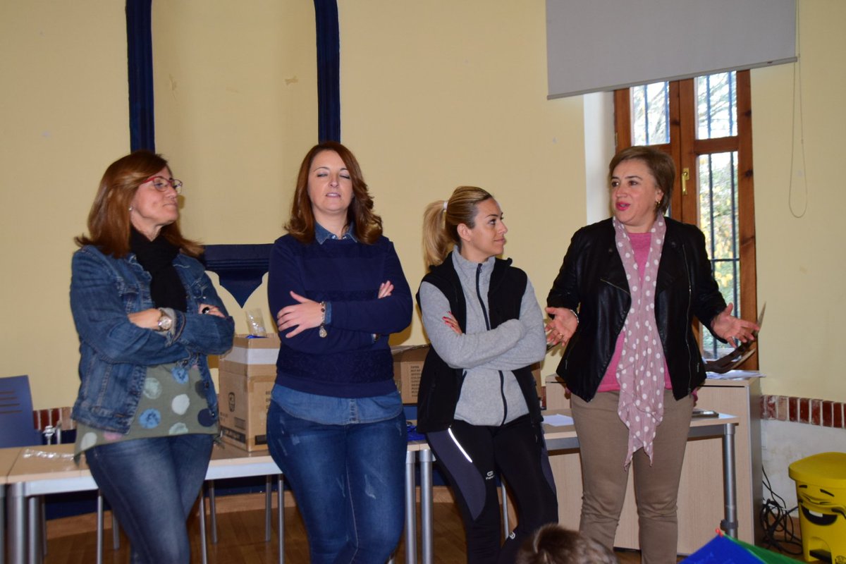 JuntaGranada's tweet photo. La delegada del Gobierno @_sandra72 junto a @inmaoria clausura las XVIII Jornadas Micológicas de Fornes y Jayena en el Punto de Información de La Resinera en el PN de las Sierras de Tejeda, Almijara y Alhama https://t.co/CbUOtQHVE0