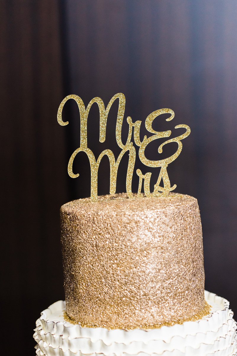 Happy #NationalCakeDay! We're throwing it back to this beautiful NYE wedding at V2. #V2Events