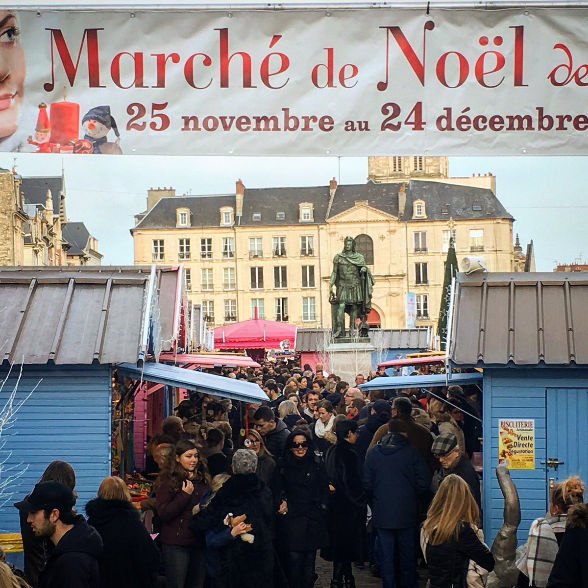 CaenEvenements's tweet photo. Un dimanche au #marche de #noel de @CaenOfficiel ☀️ #NoëlàCaen https://t.co/R0NIu7I30Y