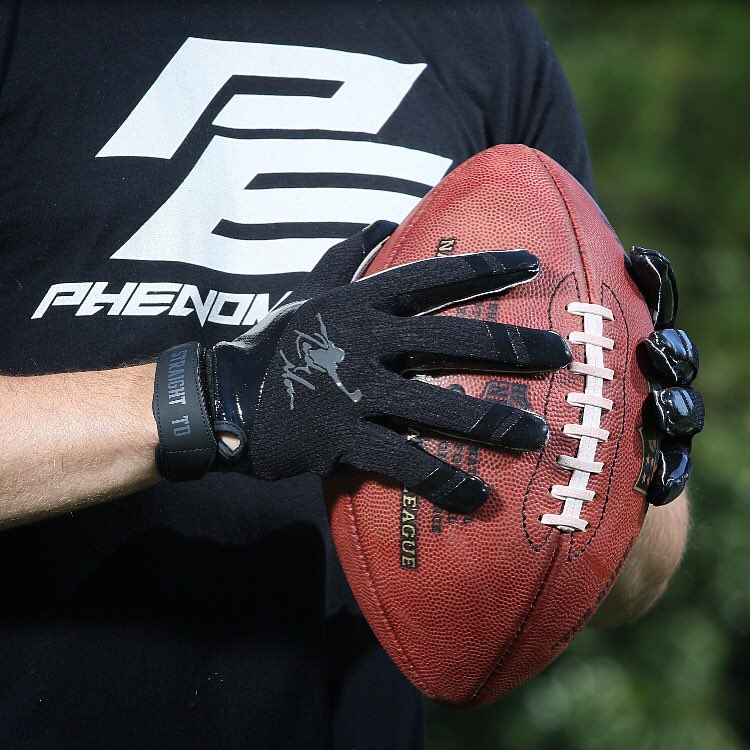 PhenomBrand's tweet photo. CYBER MONDAY SALE. STARTS NOW.
Use promo code: CYBERPHENOM for 30% off. All Gloves. Storewide.
📲 https://t.co/uVAH3y9r9H
#BFCM2017 #cybermonday #merica #nfl #sales https://t.co/s5Ezgpxfzf