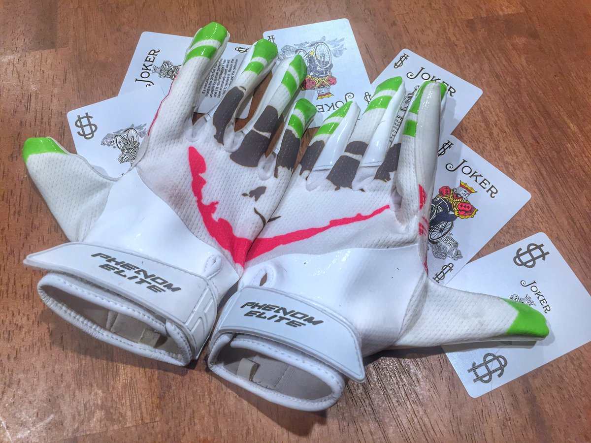 PhenomBrand's tweet photo. CYBER MONDAY SALE. STARTS NOW.
Use promo code: CYBERPHENOM for 30% off. All Gloves. Storewide.
📲 https://t.co/uVAH3y9r9H
#BFCM2017 #cybermonday #merica #nfl #sales https://t.co/s5Ezgpxfzf