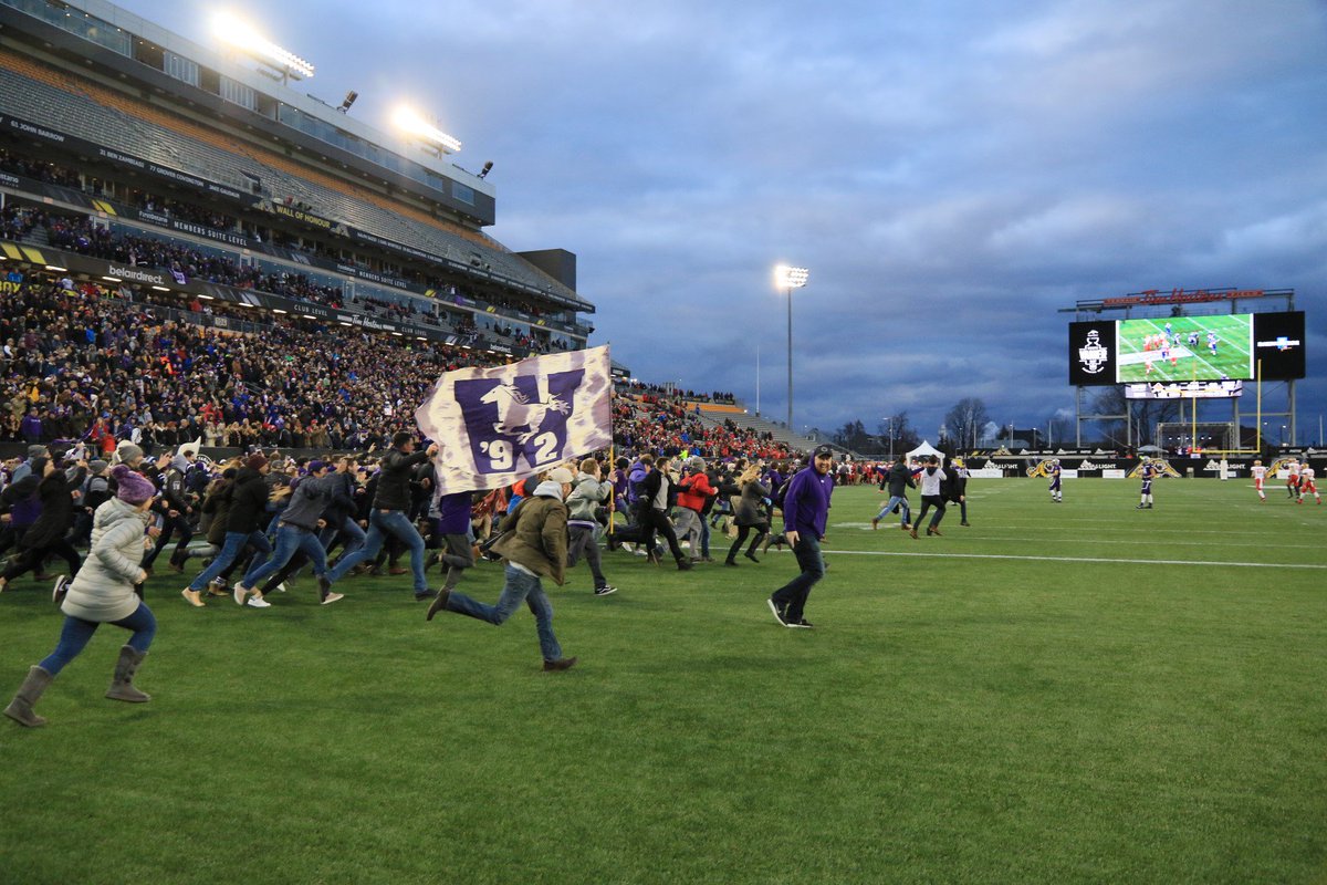 BobButrym's tweet photo. Congratulations #Usports on a successful and entertaining #VanierCup2017 #Vanier53 this weekend @TimHortonsField , @cityofhamilton #HamOnt https://t.co/fDMz7qkr5a