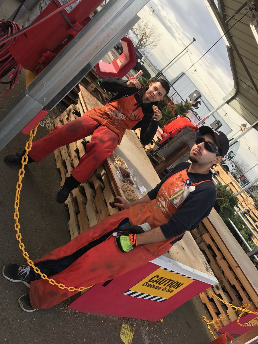 gievictory's tweet photo. Team Tree Lot is incident free yesterday. #TreeLotSafety #Day2 #Cookies https://t.co/wvWitVrh8g