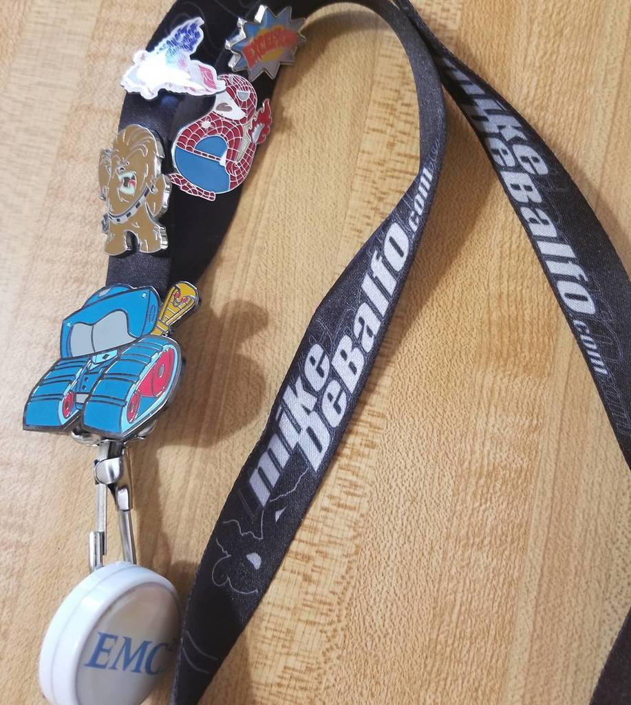 FatkidsIRL's tweet image. Retiring my Wizard World lanyard and bustingnout the new @mikedebalfo 2017 Lanyard at the old #nga #nationalgeospatialintelligenceagency ift.tt/2zsLS8T