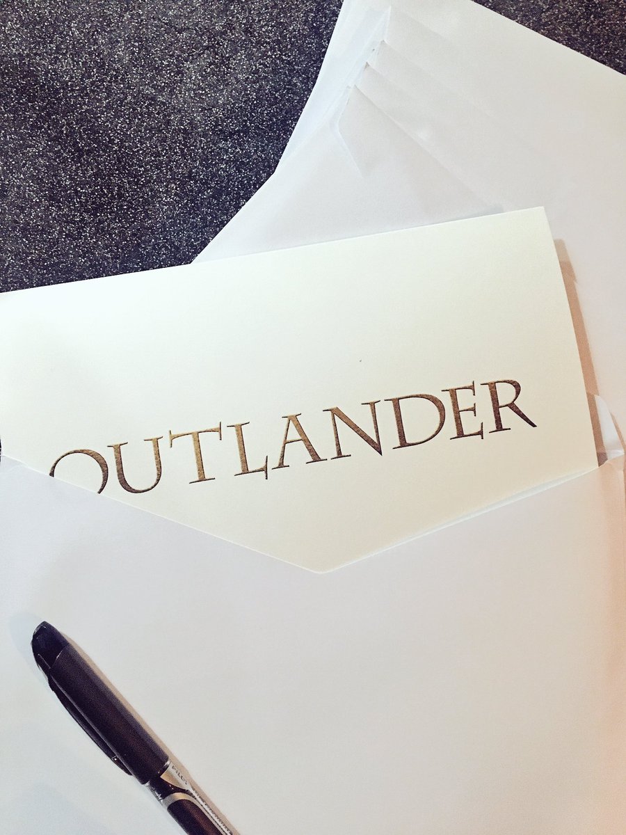 SamHeughan's tweet photo. Sending a wee note to our @goldenglobes friends! Hope you're enjoying season 3!! Our best yet....x https://t.co/1xpWa5zpjK