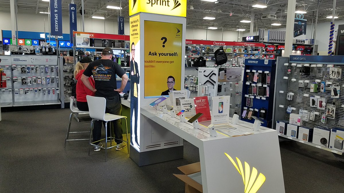 TimMiller44's tweet photo. Have I mentioned lately how much I love the Sprint pods in BB? Two more customers taking advantage of the best value in wireless! https://t.co/aLB6Mi11RI