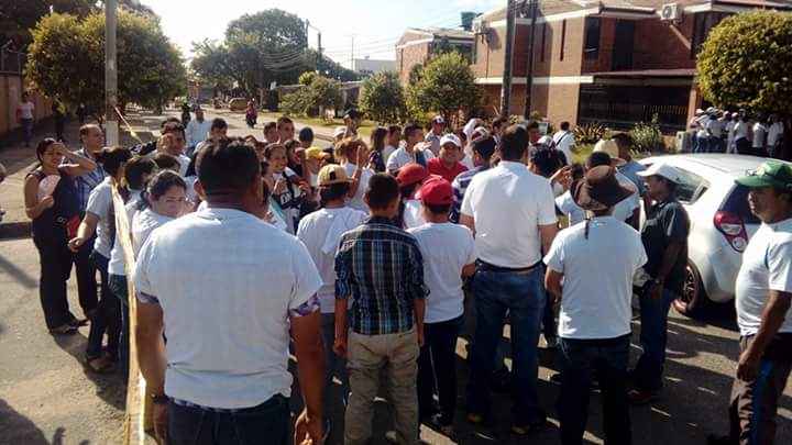 LEC2017Yopal's tweet photo. Amigos y amigas, hoy es el día de elegir a quien puede gerenciar esta ciudad. Agradezco su respaldo. Luis Eduardo Castro, alcalde https://t.co/MipgbVuCcS