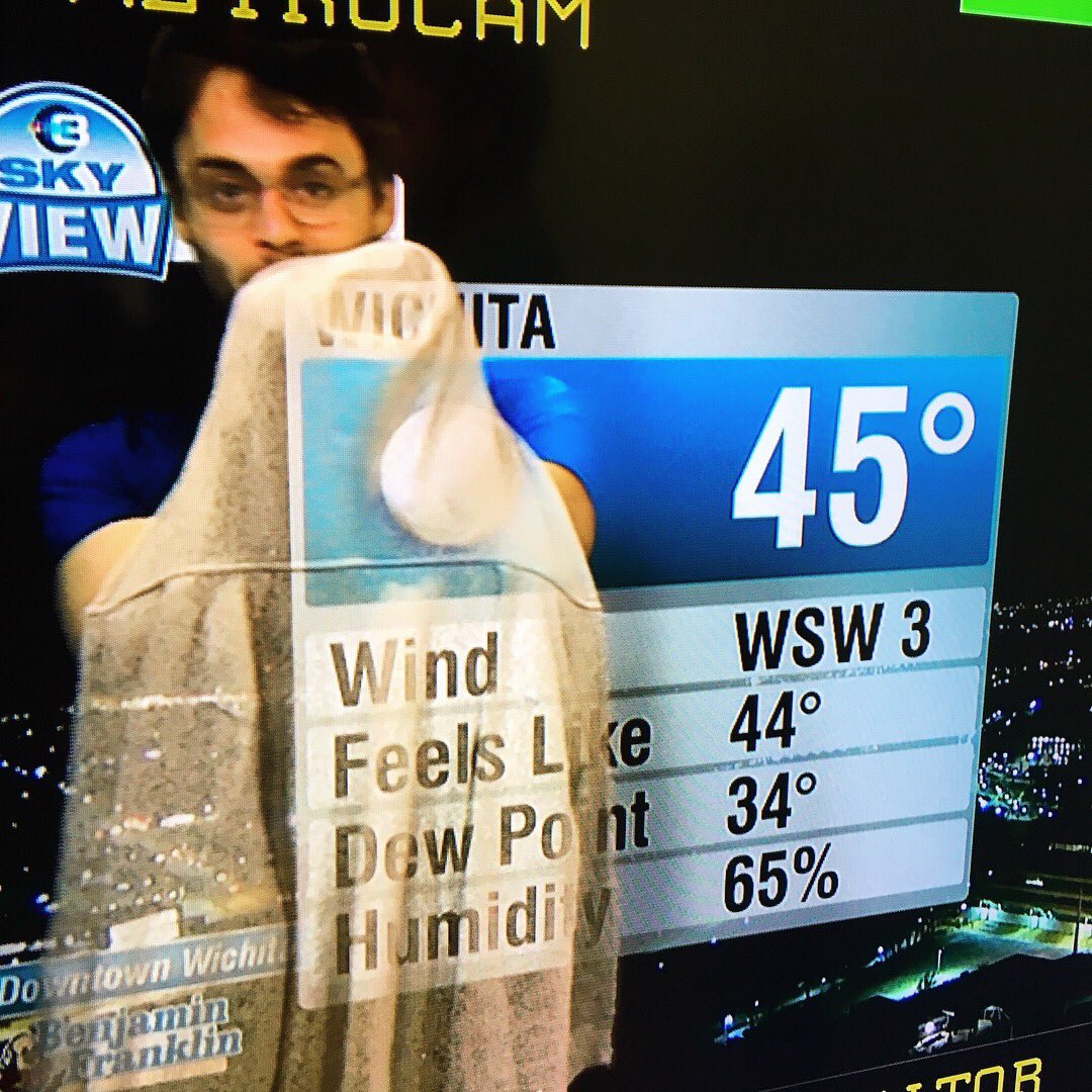 KatieTheWXLady's tweet photo. What can green do for you?
#funwithgreenscreens #ksnw #wichita #lifewithameteorologist https://t.co/cwRVE46nLR