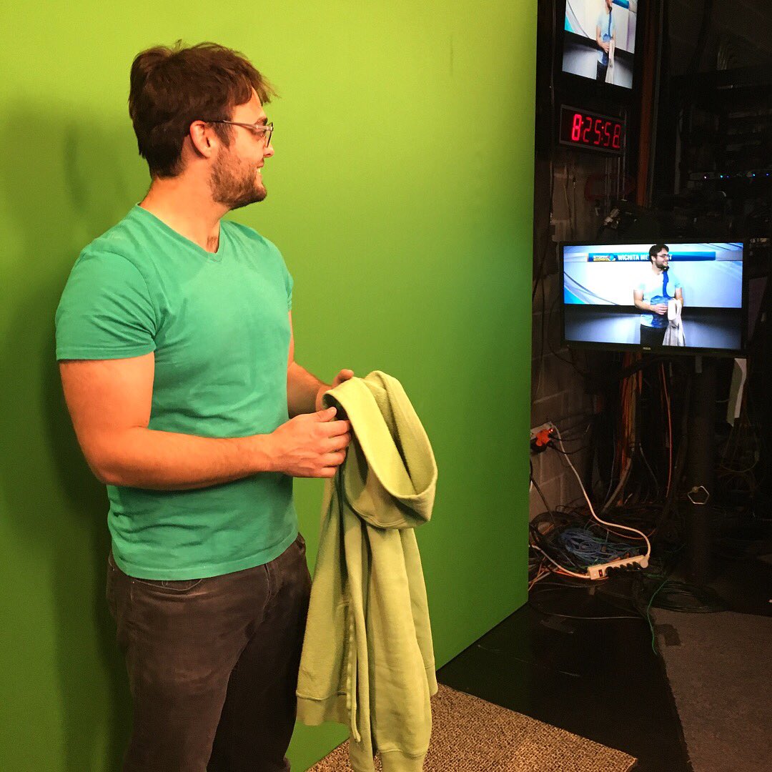 KatieTheWXLady's tweet photo. What can green do for you?
#funwithgreenscreens #ksnw #wichita #lifewithameteorologist https://t.co/cwRVE46nLR