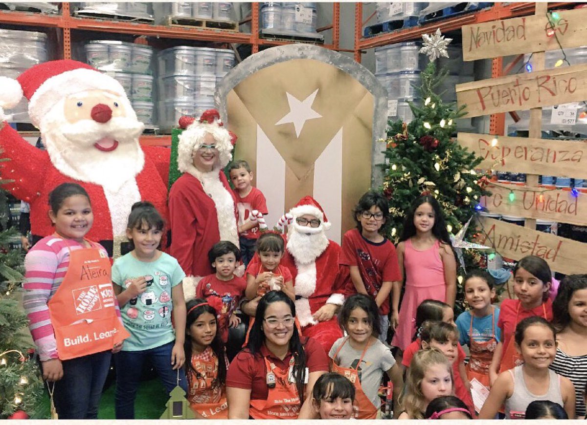 lissette_p_q's tweet photo. Espectacular! Ver tantos niños felices genera energía positiva! Dorimar, Jorge y Deliris, y los creadores del escenario tan hermoso hicieron un excelente trabajo GRACIAS! #team6405 🎄😀 https://t.co/HVXhUkGLJL