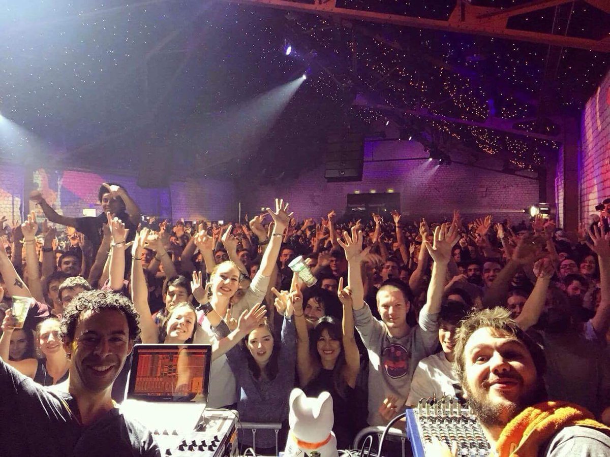 mahomdub's tweet photo. Merci pour ce @TeleramaDubFest de folie ! Vous avez saccagé le @hightone stage bande de chats fous ! Miaouuuuuu #TDF15ANS https://t.co/zrlMFBWRtY