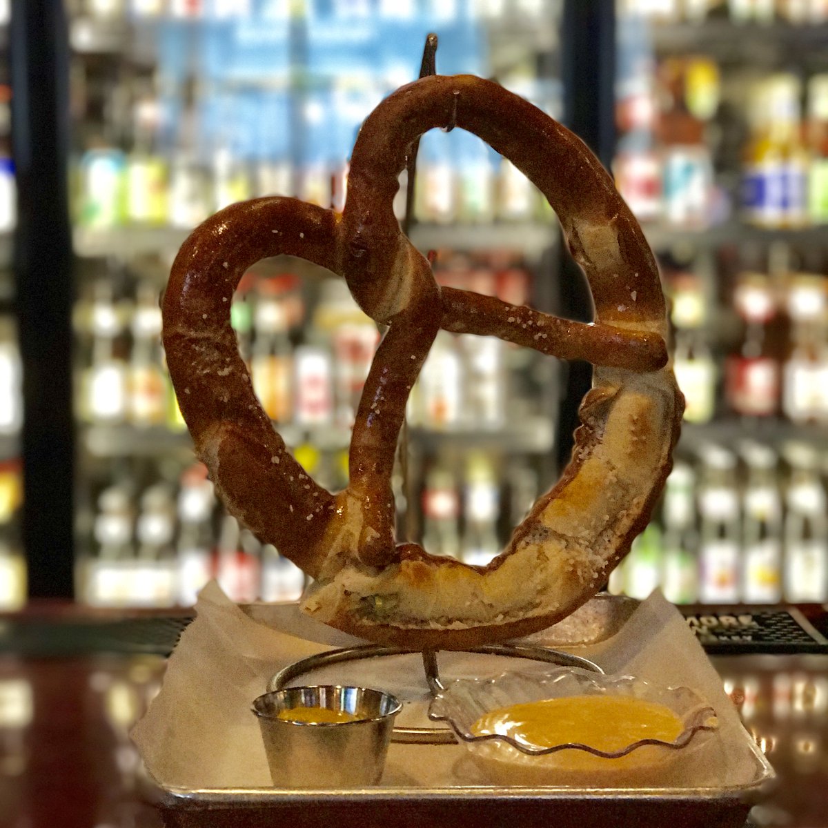 hubcitybrews's tweet photo. Hub City is the place to be on #FootballSunday!
Drink Specials:
$5 Coors Light Personal Pitchers or Samuel Adams Seasonal Steins
$11 Coors Light Large Pitchers
Plus 50 beers on tap, 200 more bottles, artisan tavern fare and craft cocktails!
#RUexpress #sundayfunday https://t.co/5e49QRawkm