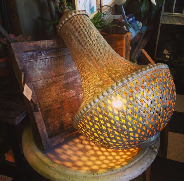 FoundObjectsSea's tweet image. Unique lighting options are here at Found Objects. Come in and see what we have in store for you! #lighting #homelighting #funlights