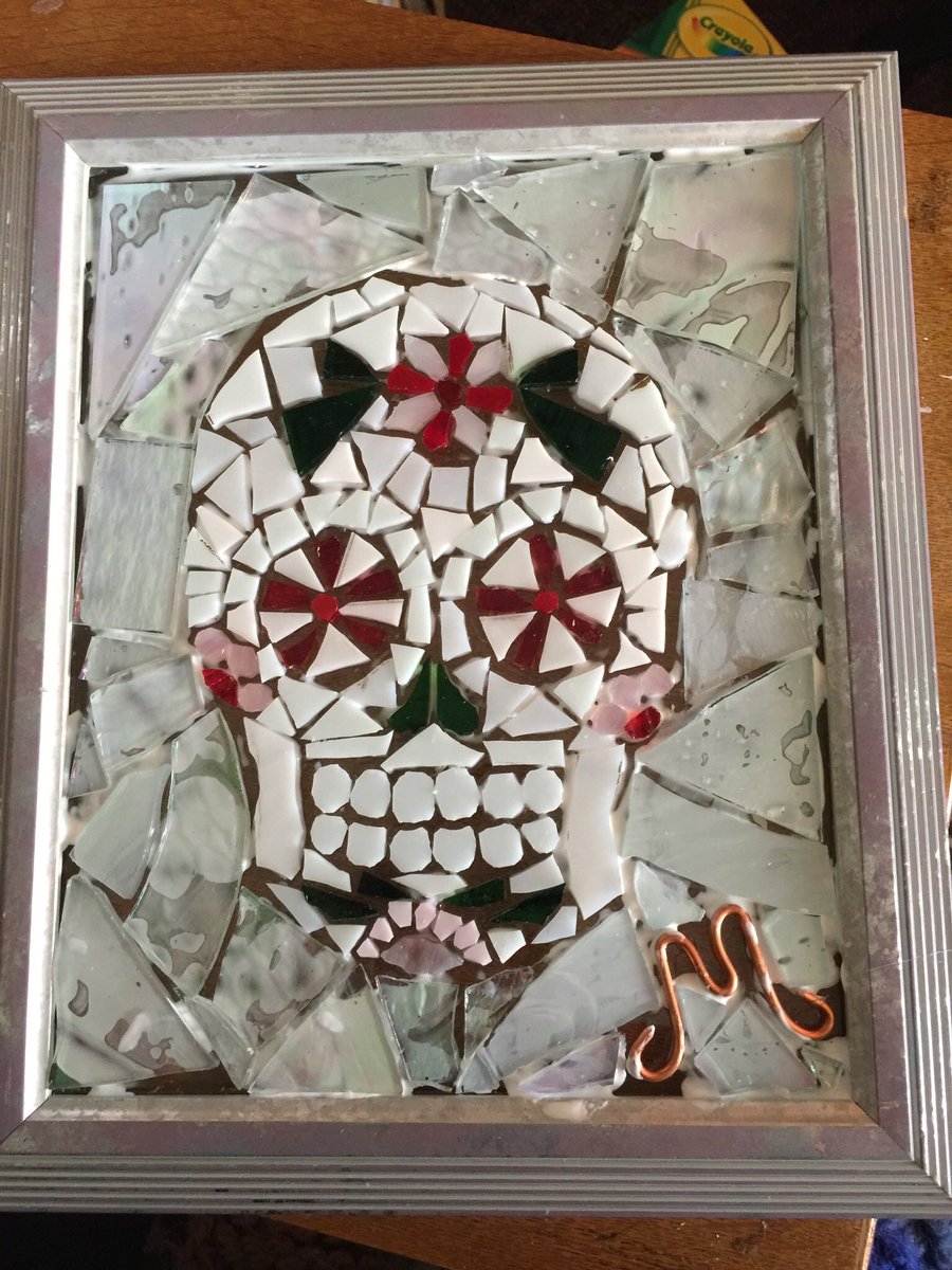MichellesPieces's tweet image. Got some groutin’ to do today.... #michellespieces #arting #sugarskull #grouting #hustle