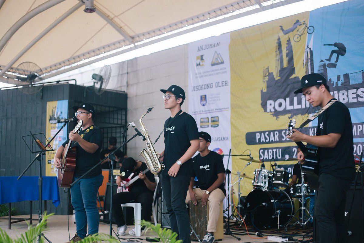 izzatjml's tweet image. throwback sikit time event @rollinvibes17.  @HashtagMY @kitaoklah @neeta_manishaa seghonok bagi baju &amp;amp; topi #KitaOk. ada yg x dapat baju ke?