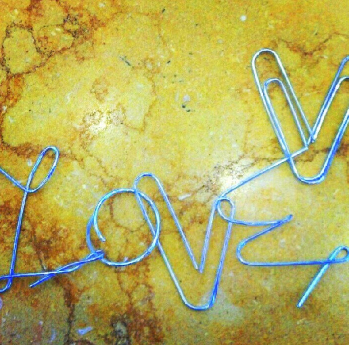 SisterSpliff's tweet photo. #love #sundayfunday #goodvibes #stoner #peace #happiness #crafting #whenyourbored #smokebreak #paperclips #homework https://t.co/NdJLyORKvx