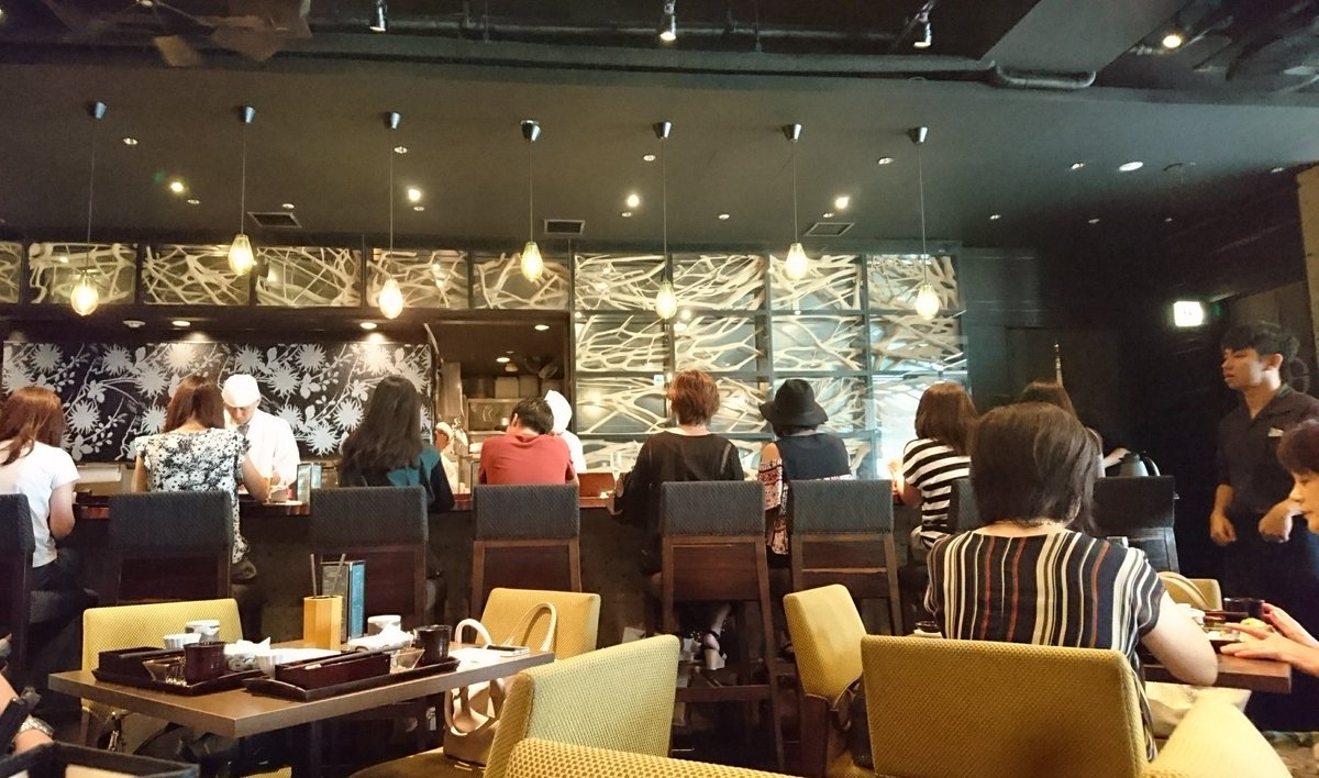 tane0406's tweet photo. よく行くオススメ銀座ランチ
SHARI THE TOKYO SHUSHI BAR

ロール寿司がこれまたオシャレ！
色んな味を堪能できます♪
お手頃で味も最高においしぃ(*´∇｀*)

#東京 #銀座 #ランチ #ロール寿司 #オシャレ #美味しい #女性に人気 #オススメ #Happy #Taneyan https://t.co/hGUXjWKMFK https://t.co/p1NYafa1Dw