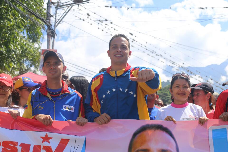 FFMDPconLeonel's tweet photo. #PorSiempreFidel #ConLeonelGanaMerida Recuperamos el municipio Libertador,Leonel Matos nuestro nuevo Alcalde Joven y revolucionario. ¡Vamos todos con Leonel hacia la victoria! https://t.co/AWQXWPEBxN