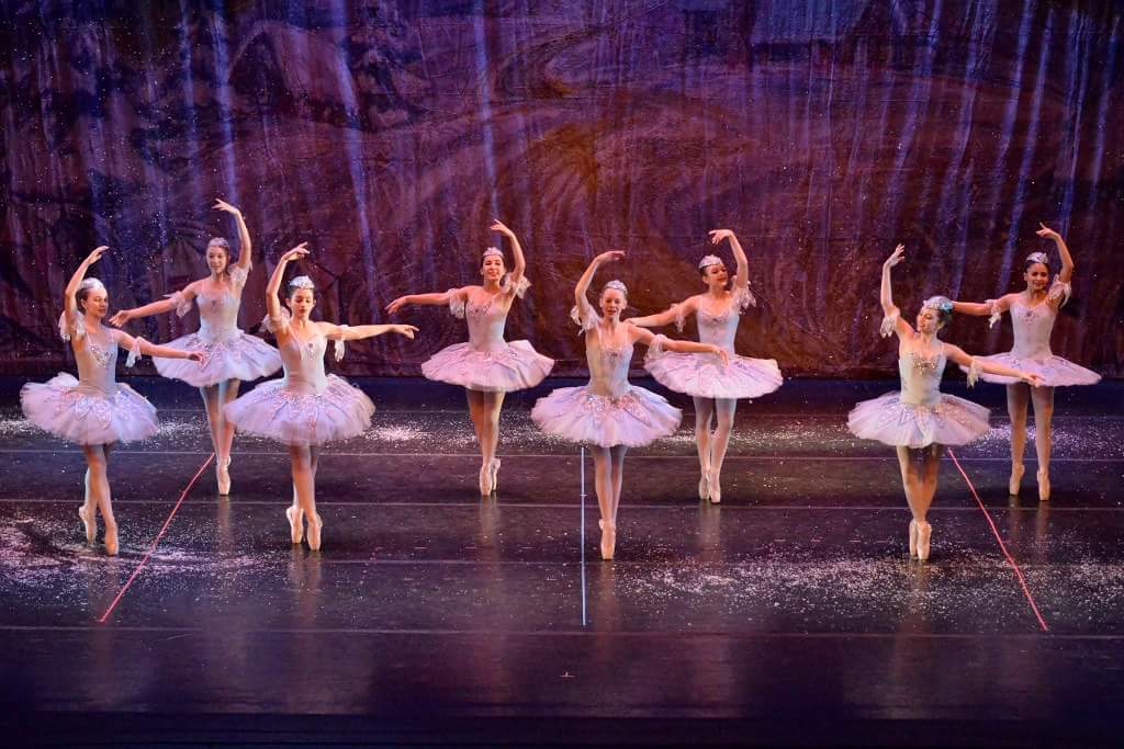 VRBallet's tweet image. They say no two Snowflakes are alike. Come see for yourself! Tickets on sale now for Virginia Regional Ballet's Nutcracker in Williamsburg. December 16-17 Get yours at brownpapertickets.com/event/3113820