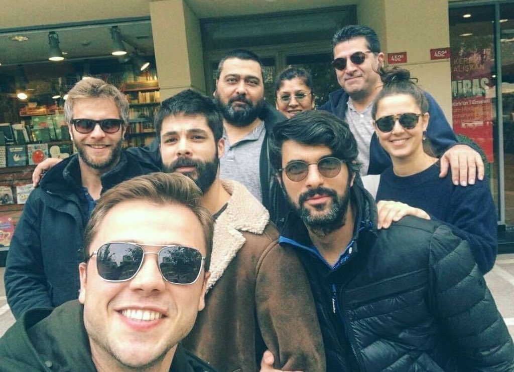 E selfici Tolga iş başında ya.. 😻